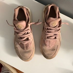 Women’s light pink huaraches